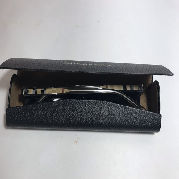 Burberry Black B 4222 Classic Polarized Sunglasses with Black Case - Picture 4 of 16